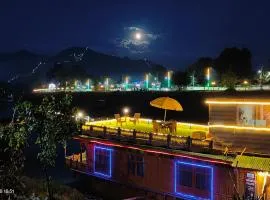 Houseboat Karima palace