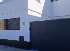 APARTAMENTO TURISTICO EN LEBRIJA，位于莱夫里哈的酒店