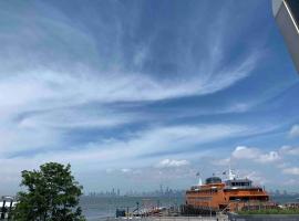 Studio by New York Harbor，位于Saint George的酒店