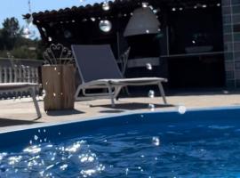 Villa Fiore - piscina e idromassaggio，位于伊特里的带按摩浴缸的酒店