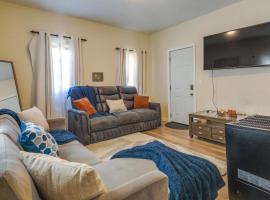 Pet-Friendly Worcester Apt about 1 Mi to Downtown!，位于伍斯特的酒店