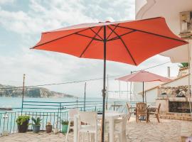 Rooms by the sea，位于希马拉的酒店