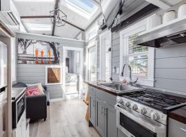Zen Tiny Home，位于Apple Valley的酒店