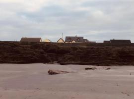 Seafield House at the beach，位于奎尔蒂的酒店