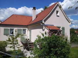 Ferienhaus mit Garten und Balkon，位于贝兴的酒店