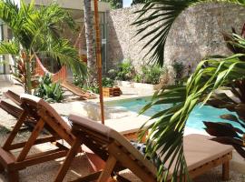 Nuik Casa Tropical，位于梅里达卡洛斯伊图拉尔德体育场附近的酒店