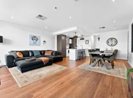 Belle Escapes - Beach Retreat Townhouse Glenelg