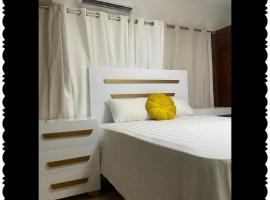 Apartment in the best of puerto Plata，位于圣斐利-银港的带停车场的酒店