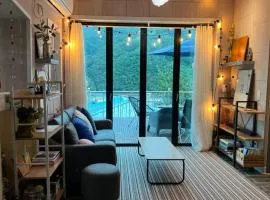 Us on Earth Guesthouse