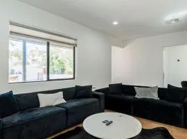 Cheerful PHX Home and Guest House in Central PHX