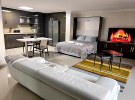 NEW Seaview Bachelor Apartment Privacy + Closets，位于穆达尼亚的公寓