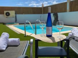 Beach Villa private heated pool，位于卡勒达德福斯特的Spa酒店