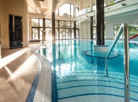 Pirat Hotel & SPA-hotel z basenem，位于奥尔什丁的酒店