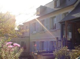 LOCATION à COUCY LE CHATEAU，位于Coucy-le-Château-Auffrique的家庭/亲子酒店