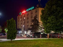 格罗马达沃姆扎酒店，位于沃姆扎的带停车场的酒店