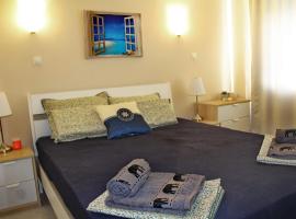 Lovely 1-bedroom apartment with pool, 250 m to the beach，位于帕莫瑞波摩莱水上乐园附近的酒店