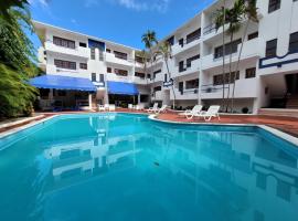 Calypso Beach Hotel by The Urbn House Santo Domingo Airport，位于博卡奇卡美洲机场 - SDQ附近的酒店