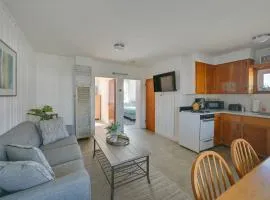 Cozy Hampton Vacation Rental, Walk to Beach!