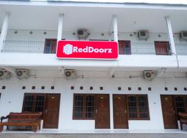 RedDoorz near Plaza Ambarrukmo Yogyakarta，位于Seturan日惹机场 - JOG附近的酒店