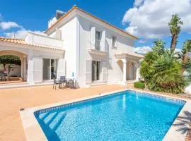 Villa Fantasia - NEW RENTAL 4 Bedroom with Private Pool 650 Meters to The Vau Beach