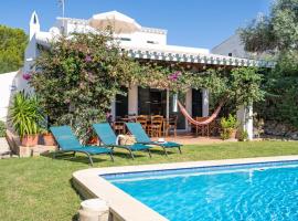 Chalet en Biniancolla con piscina y jardin，位于桑特柳伊斯的酒店