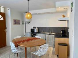 Accueillant petit T2 cœur de centre ville，位于莱齐尼昂科尔比埃的酒店