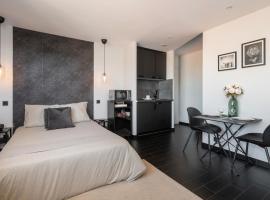 Studio black & white à 10 mins à pieds de la gare pour Genève，位于安纳马斯的酒店