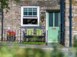 Wee Toad Hole Heart of Kendal - Cottage sleeps 4-6 - Dogs Welcome，位于肯德尔的酒店