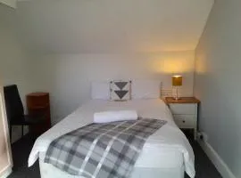 Budget Loft room, Shared guest house by University R10
