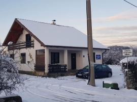 Apartments with a parking space Lovinac, Velebit - 21748，位于Lovinac的酒店