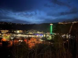 Downtown Gatlinburg Condo! 2 Nt Min-3 NT Holiday Min