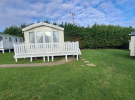 3 bedroom ensuite caravan，位于尚克林的酒店