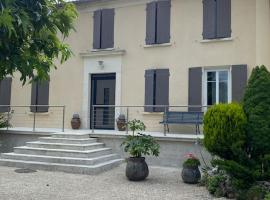 La belle Charentaise，位于Vaux-Rouillac的酒店