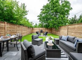 Luxury Stylish Home, Walk to Falls, Fire Pit&More，位于尼亚加拉瀑布的酒店