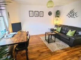 VALE VIEW APARTMENT, Prestatyn, North Wales - a stylish, dog-friendly holiday let just a 5 min walk to beach & town!