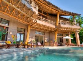 Casa Buena Vista - Beach Front - Villa in Sayulita，位于萨尤利塔的酒店