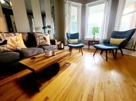 Hermosa House apartment - Peaceful Quiet 3BR, Free Street Parking, Solar Powered, by Logan Square