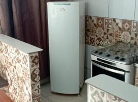 Kitnet 1 mobiliada, quarto, banheiro, cozinha americana，位于Luziânia的酒店