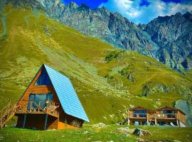 Alone Cottage Kazbegi，位于卡兹贝吉的度假屋