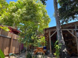 Banana Bungalow Maui Hostel，位于怀卢库的青旅