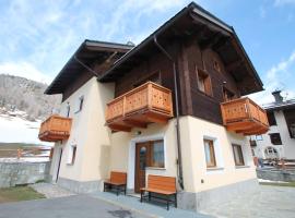 Stunning Holiday Home in Livigno near Ski Lift，位于利维尼奥的度假屋