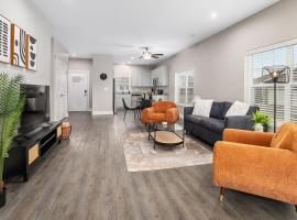 Modern New Build 2BR 2BA Condo w Garage and Patio，位于怀俄明的酒店