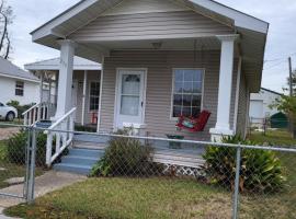 Old Biloxi Rest, Relax and Enjoy the Beach，位于比洛克西的酒店