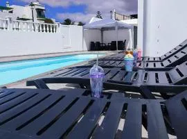 3 Private rooms - 3 habitaciones privadas shared duplex Gara with private pool