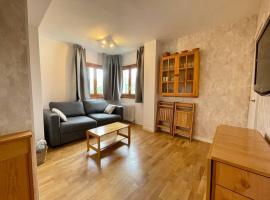 Acogedor Apartamento de 2 dormitorios con plaza de garaje，位于福米加尔的酒店