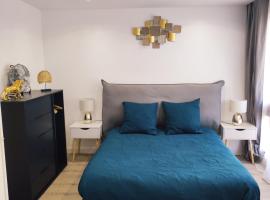 Lumineux Charming Appartement - Cozy Flat，位于勒谢奈的酒店