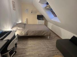 Chambre chez thomas，位于Glos-sur-Lisieux的酒店