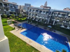 Magnifique appartement de 3 chambres spacieuses vue sur piscine，位于塔马里斯的酒店