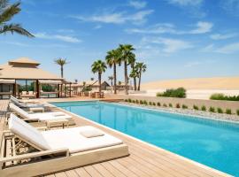 The Outpost Al Barari Camp，位于乌姆赛义德的酒店