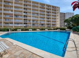 Apartamento con piscina junto a la playa，位于圣安东尼奥·德·卡隆的酒店